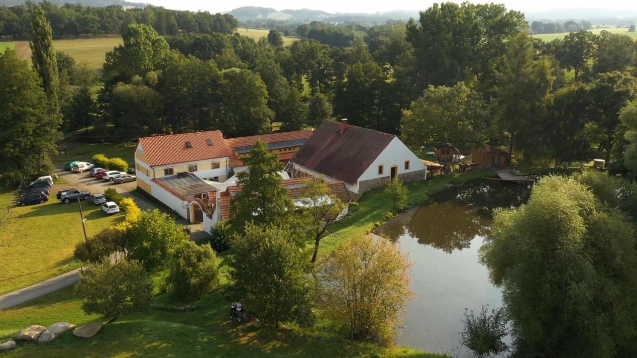 Strnadovsky Mlyn 호텔 Jesenice  외부 사진